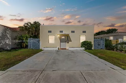 1639 Hayes St, Hollywood, FL 33020