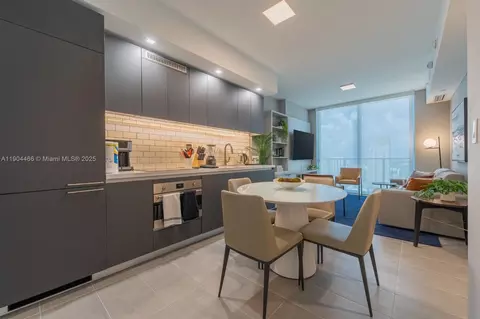 227 NE 2nd St #3104, Miami, FL 33132