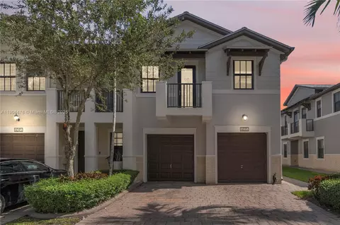 6035 NW 104th Path, Doral, FL 33178