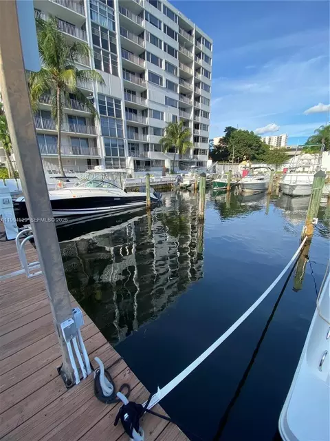 1700 NW North River Dr #51, Miami, FL 33125