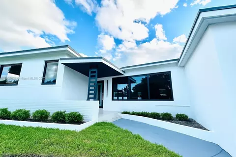 20 NE 135th St, North Miami, FL 33161