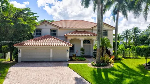 1781 Harbor Pointe Cir, Weston, FL 33327
