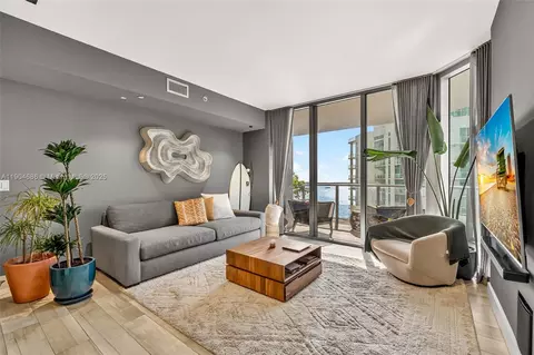 1300 Brickell Bay Dr #2403, Miami, FL 33131