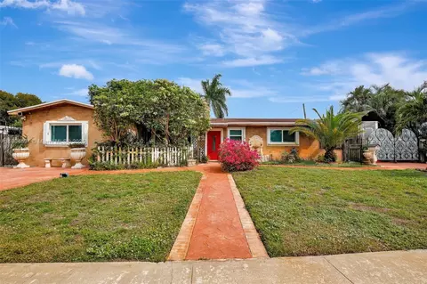 421 NW 77th Way, Pembroke Pines, FL 33024