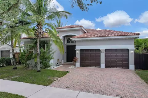 9067 NW 182nd Ter, Hialeah, FL 33018