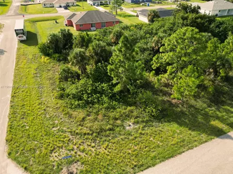 936-938 Countess Ave, Lehigh Acres, FL 33974
