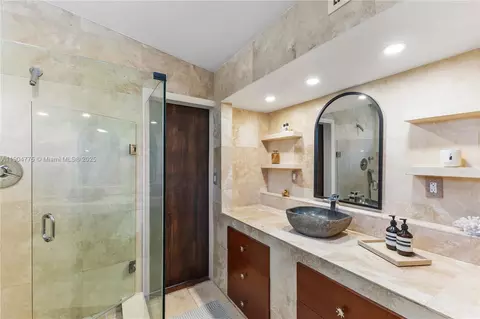 Bath - 1071 NE 85th St, Miami, FL 33138 photo 2 of 3