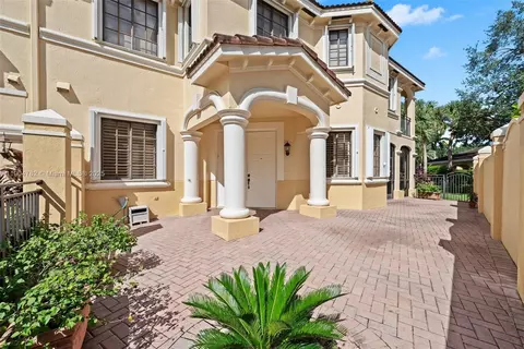 1634 Passion Vine Cir #31-2, Weston, FL 33326