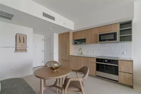 159 NE 6th St #3404, Miami, FL 33132