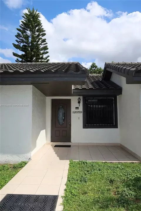 12059 SW 10th St #201, Miami, FL 33184