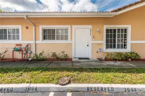 3944 SW 48th Ave, Pembroke Park, FL 33023