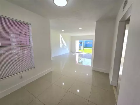 7520 SW 82nd St #G118, Miami, FL 33143