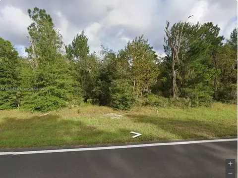5725 Acadia St, Other, FL 32656