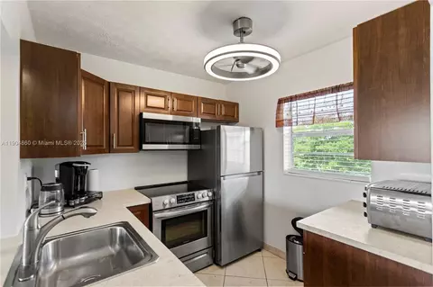 4806 NW 36th St #610, Lauderdale Lakes, FL 33319