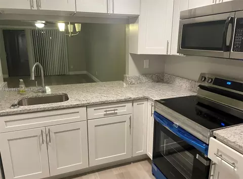 3252 Foxcroft Rd #314, Miramar, FL 33025 photo 2