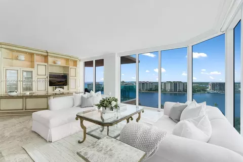 300 S Pointe Dr #1603, Miami Beach, FL 33139