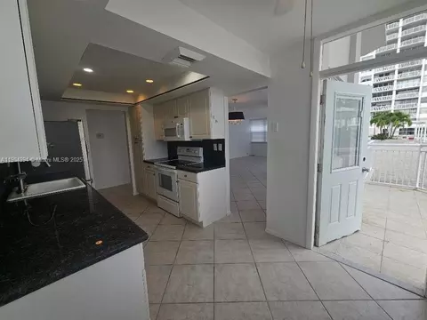 18041 Biscayne Blvd #204, Aventura, FL 33160
