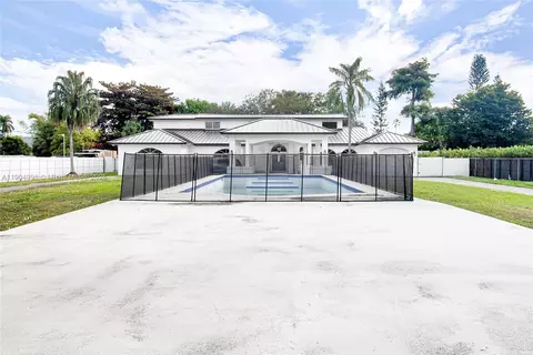 425 SW 129th Ave, Miami, FL 33184