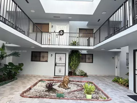 1290 W 41 St #203, Hialeah, FL 33012