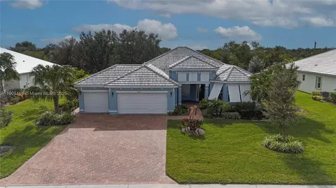 2547 Saint Lucia Cir, Vero Beach, FL 32967