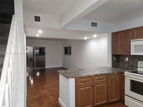 2730 W 76th St #201, Hialeah, FL 33016