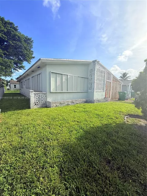940 NW 67th St, Miami, FL 33150