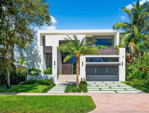 1021 W 46th St, Miami Beach, FL 33140