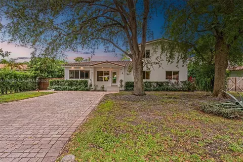 971 NE 116th St, Biscayne Park, FL 33161