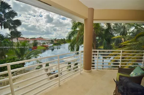 Exterior - 16232 NW 79th Ave, Miami Lakes, FL 33016 photo 2 of 4