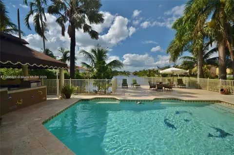 Exterior - 16232 NW 79th Ave, Miami Lakes, FL 33016 photo 4 of 4