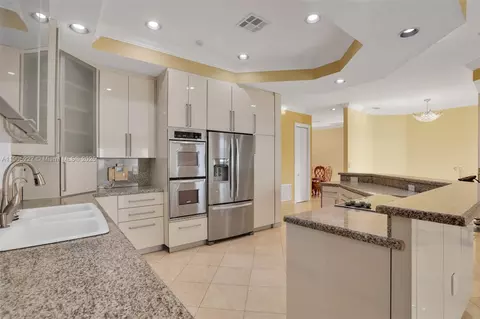 Kitchen - 16232 NW 79th Ave, Miami Lakes, FL 33016 photo 2 of 3