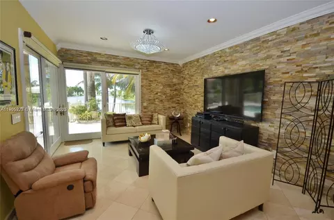 Living - 16232 NW 79th Ave, Miami Lakes, FL 33016 photo 2 of 2