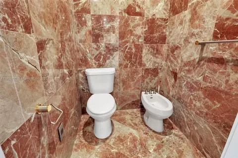 Bath - 16232 NW 79th Ave, Miami Lakes, FL 33016 photo 5 of 5