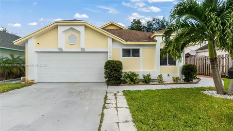 1008 W Jasmine Ln, North Lauderdale, FL 33068
