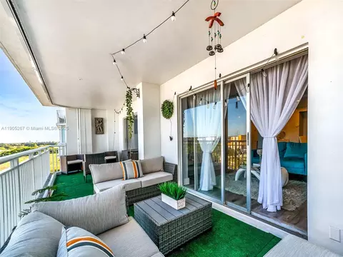 3800 Hillcrest Dr #907, Hollywood, FL 33021