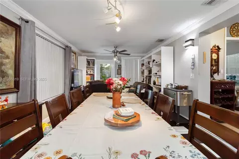 Dining - 714 W 56th St, Hialeah, FL 33012 photo 2 of 2