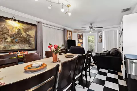 Dining - 714 W 56th St, Hialeah, FL 33012 photo 1 of 2