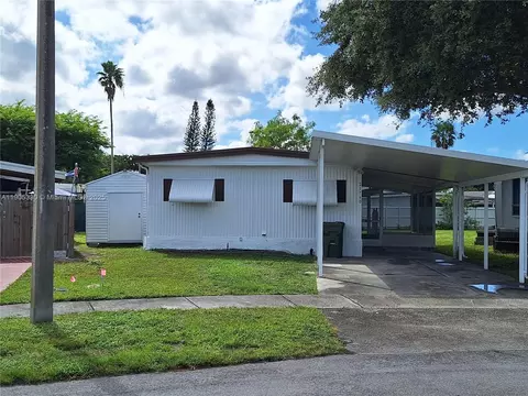 21760 NW 3rd St, Pembroke Pines, FL 33029