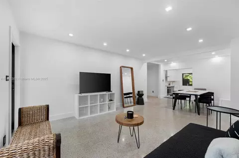 829 SW 4th Ct, Fort Lauderdale, FL 33312