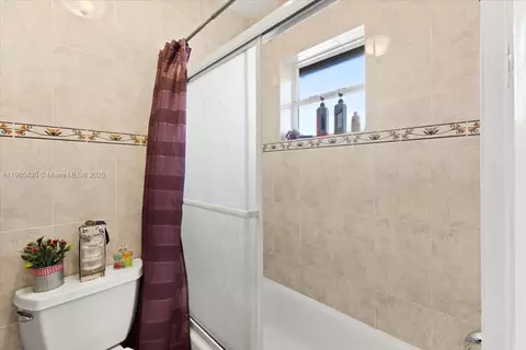 Bath - 460 E 23rd St #508, Hialeah, FL 33013 photo 2 of 4