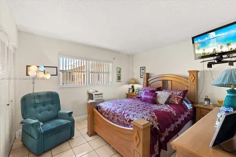 Bedroom - 460 E 23rd St #508, Hialeah, FL 33013 photo 4 of 5
