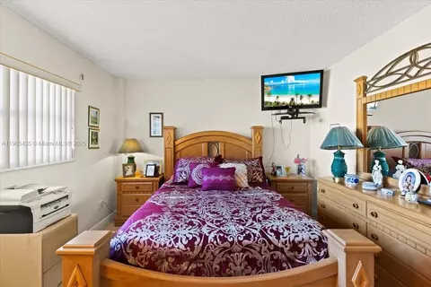 Bedroom - 460 E 23rd St #508, Hialeah, FL 33013 photo 5 of 5