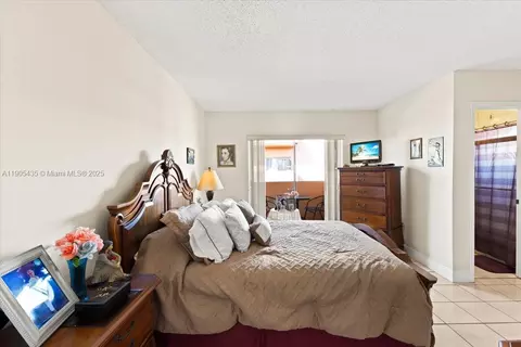 Bedroom - 460 E 23rd St #508, Hialeah, FL 33013 photo 2 of 5