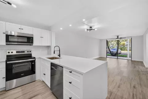 6190 Woodlands Blvd #106, Tamarac, FL 33319