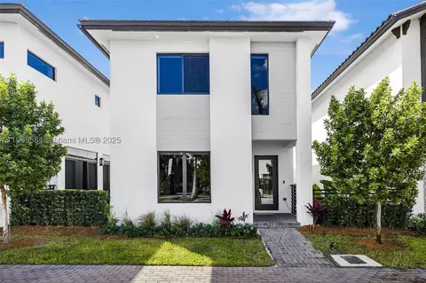 8156 NW 43rd St, Doral, FL 33166