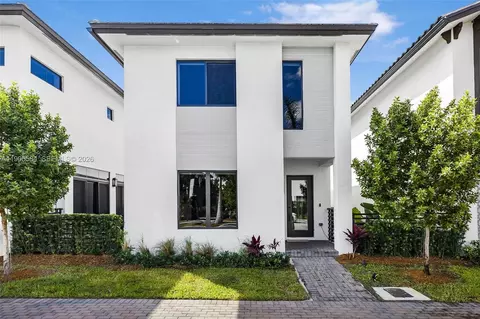 8156 NW 43rd St, Doral, FL 33166