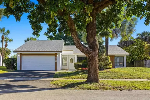 3580 NW 73rd Ave, Lauderhill, FL 33319