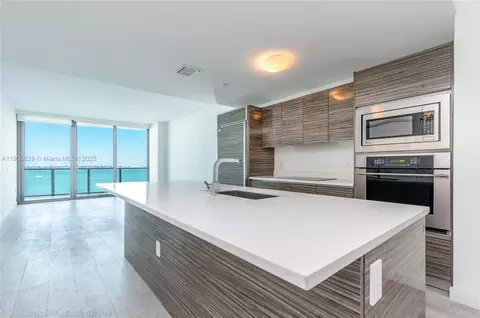 Kitchen - 460 NE 28th St #1905, Miami, FL 33137 photo 1 of 4