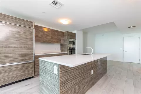 Kitchen - 460 NE 28th St #1905, Miami, FL 33137 photo 2 of 4