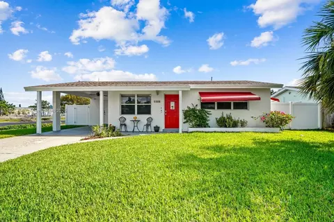 1006 S Arnold Ave, Lantana, FL 33462
